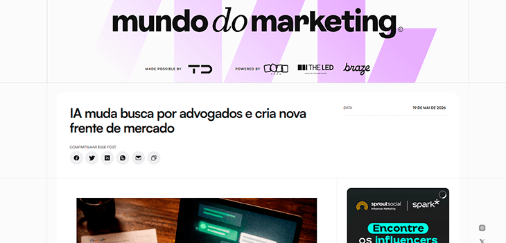 Captura do portal Mundo do Marketing com matéria publicada em 19 de maio de 2026 sobre como a IA muda a busca por advogados e cria nova frente de mercado, com imagem de notebook com interface de chat de IA e símbolo da advocacia